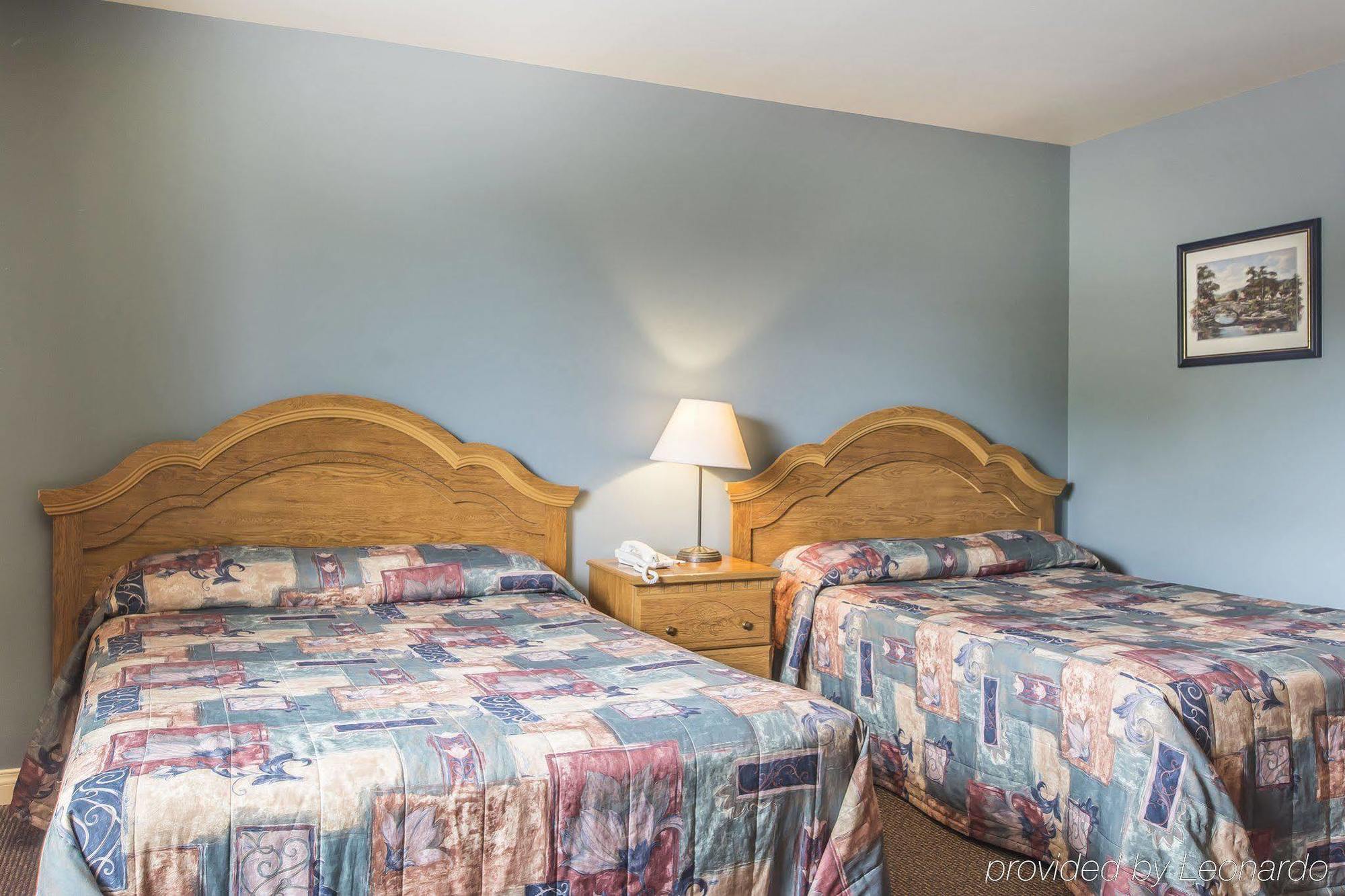 Econo Lodge Cabano Bagian luar foto