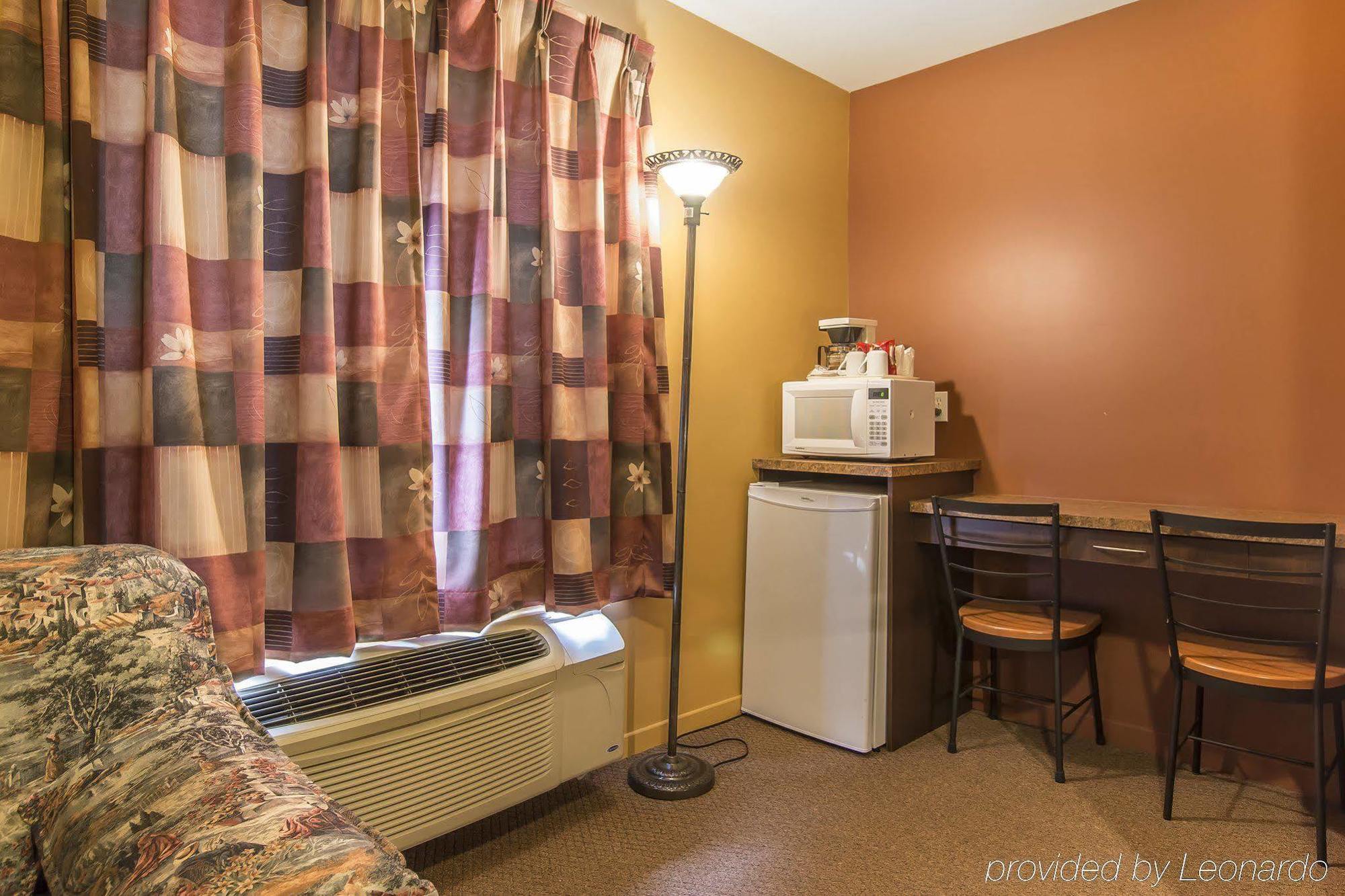 Econo Lodge Cabano Bagian luar foto