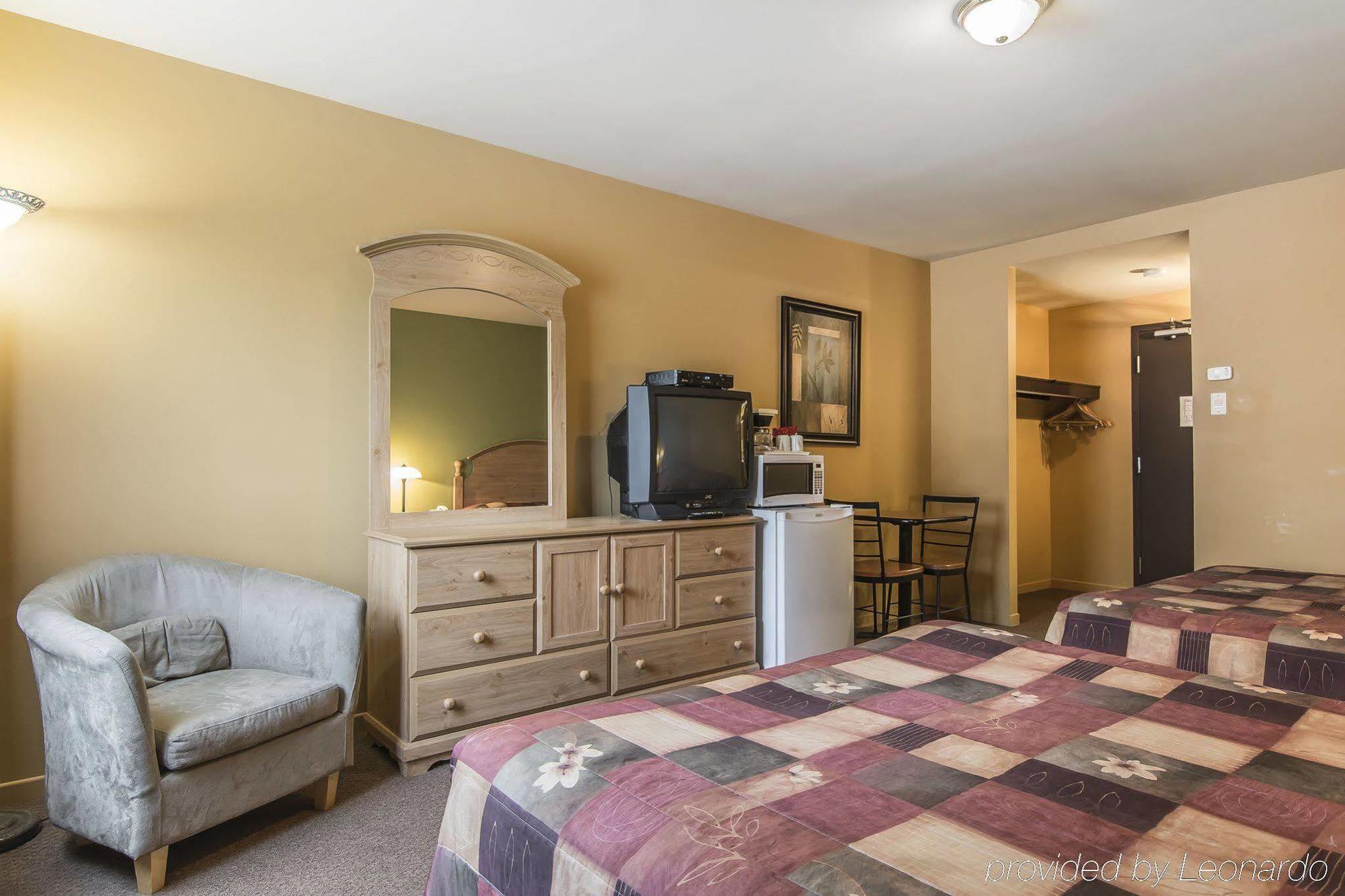 Econo Lodge Cabano Bagian luar foto