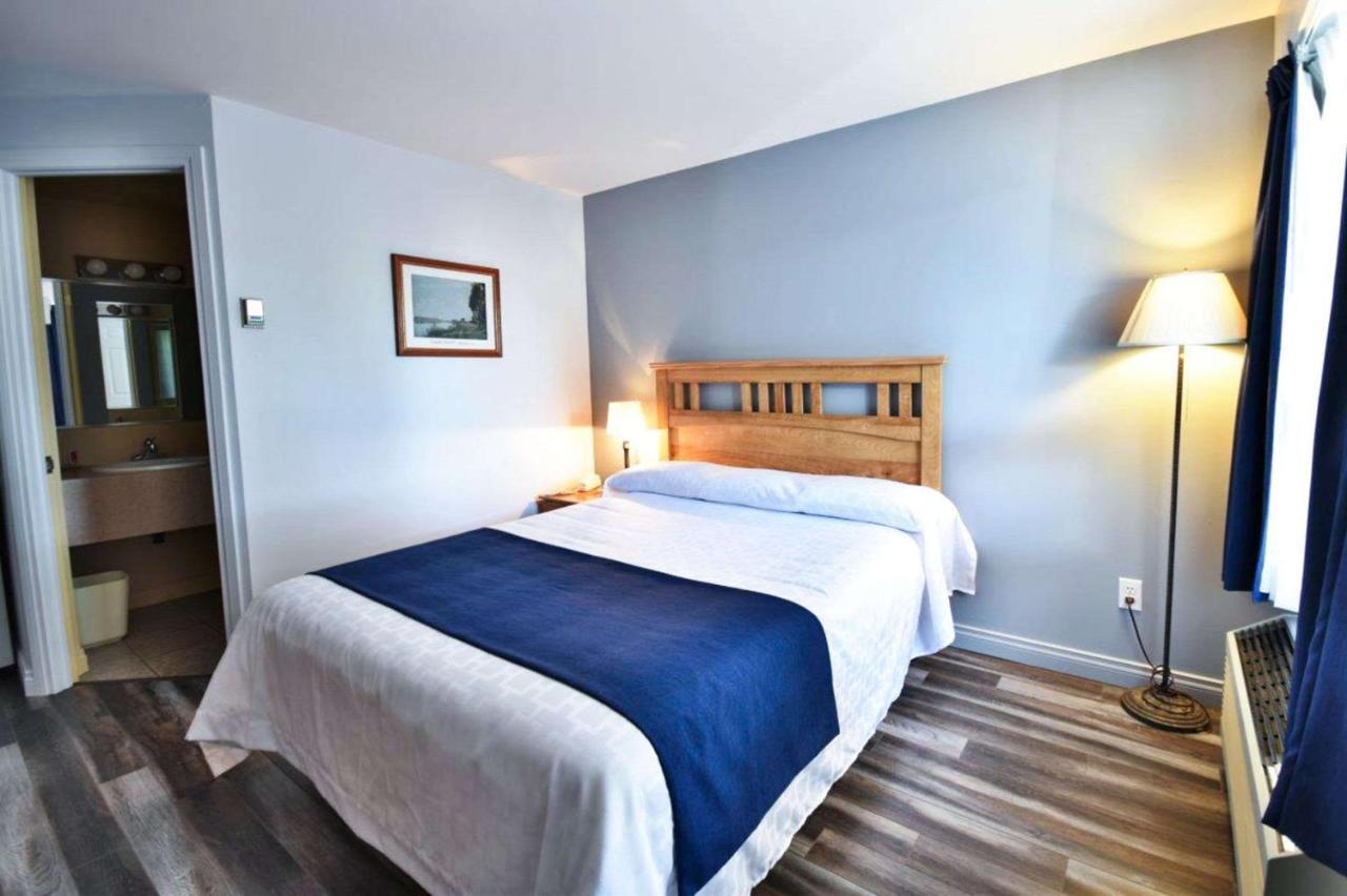 Econo Lodge Cabano Bagian luar foto